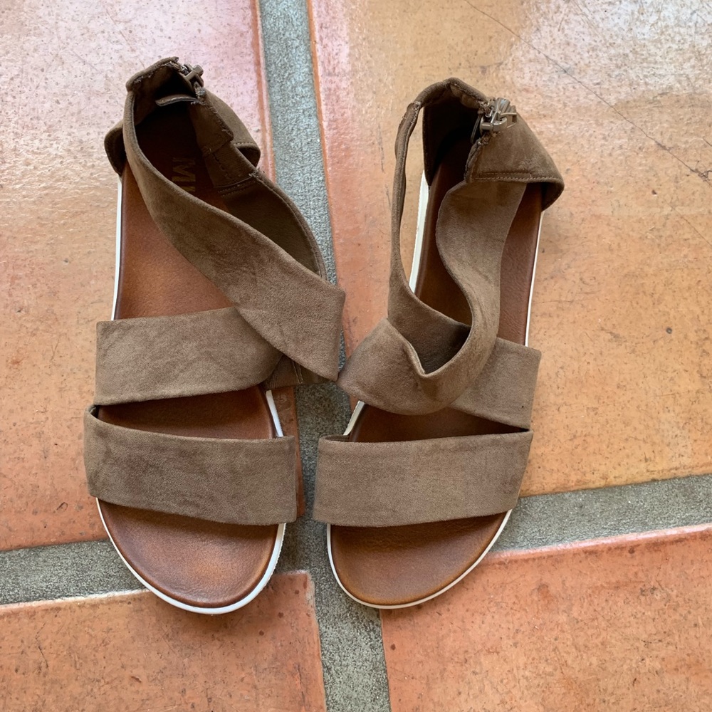 MIA Sandy Sandal Size 8 EUC
